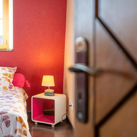 Grand T4 Avec Terrasse & Parking Les Vieux Toits De Apartament